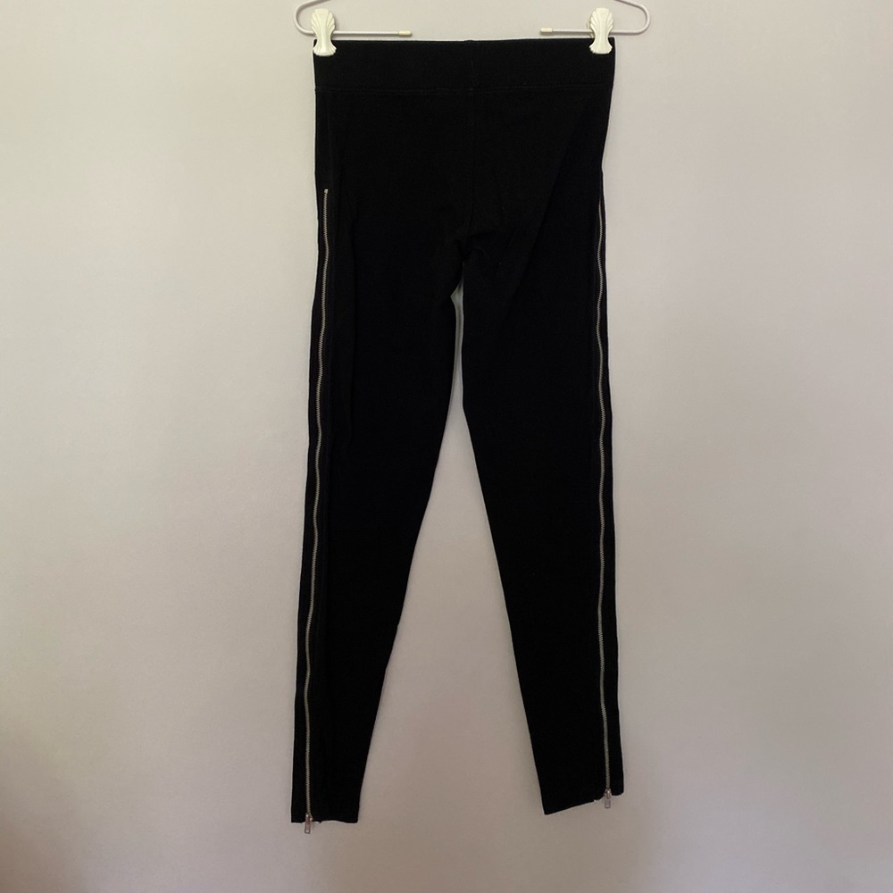 Stylish Black Leggings with Side Zipper Detailing